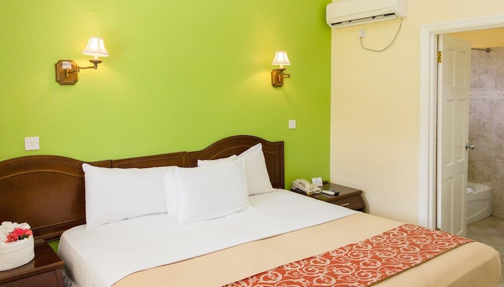 Bay Gardens Inn Gros Islet Exterior photo